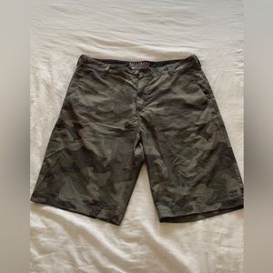 Men’s Billabong board shorts